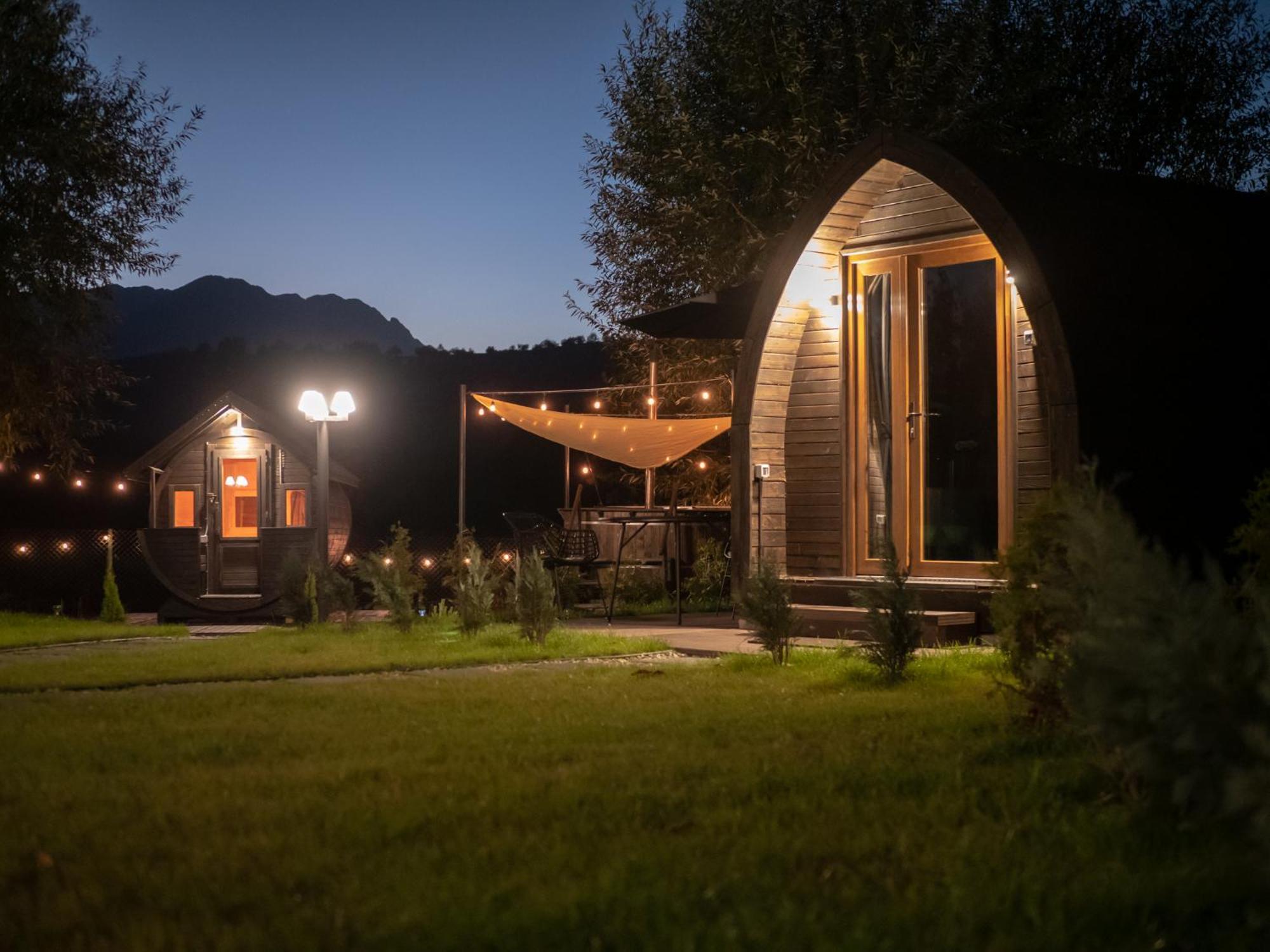 Glamp In Style Pods Resort Bran  Exterior photo