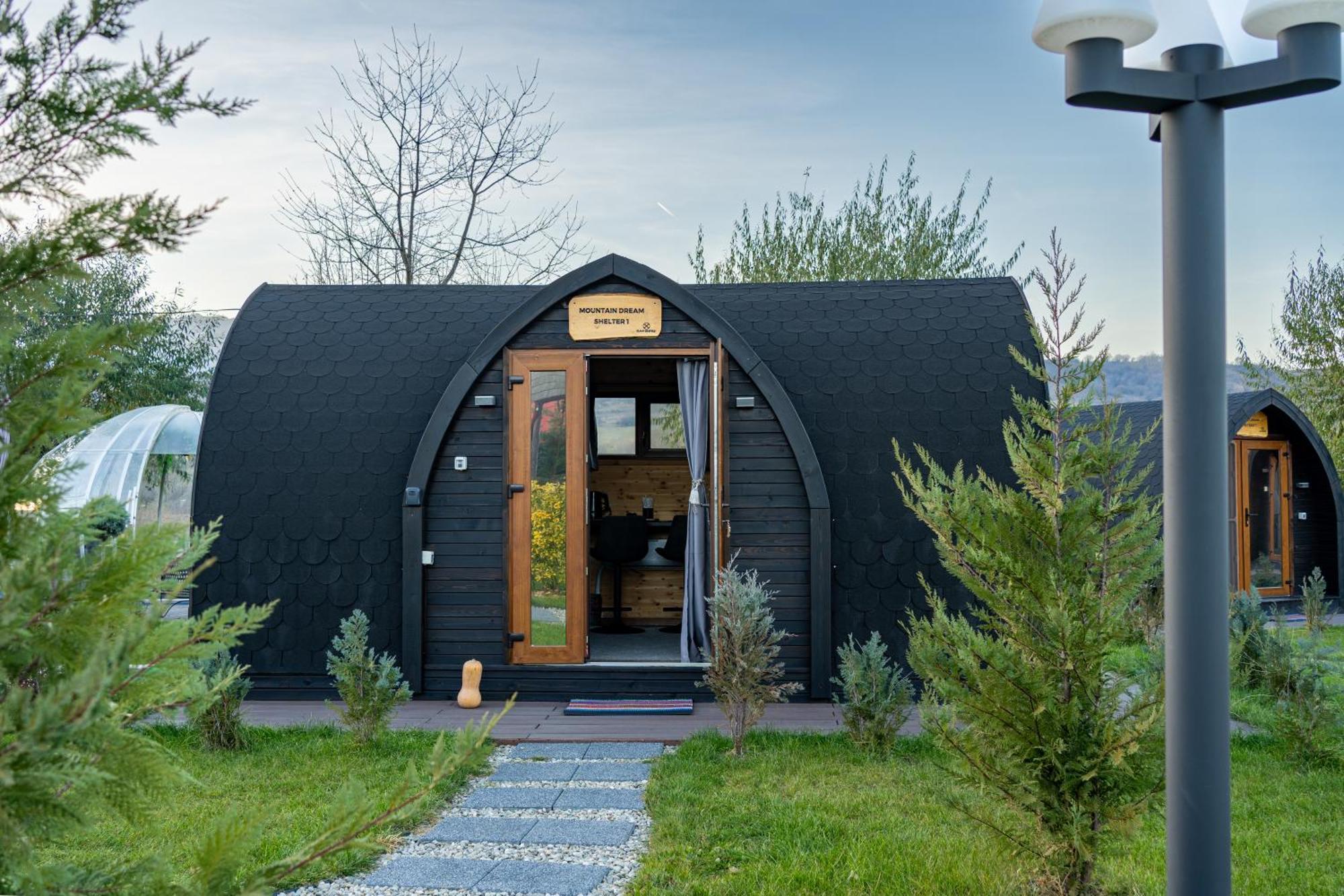 Glamp In Style Pods Resort Bran  Exterior photo