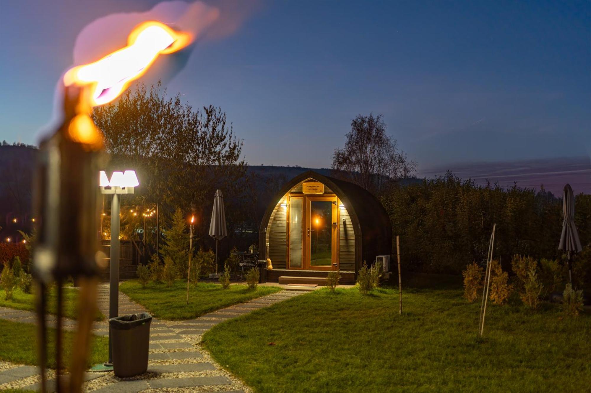 Glamp In Style Pods Resort Bran  Exterior photo