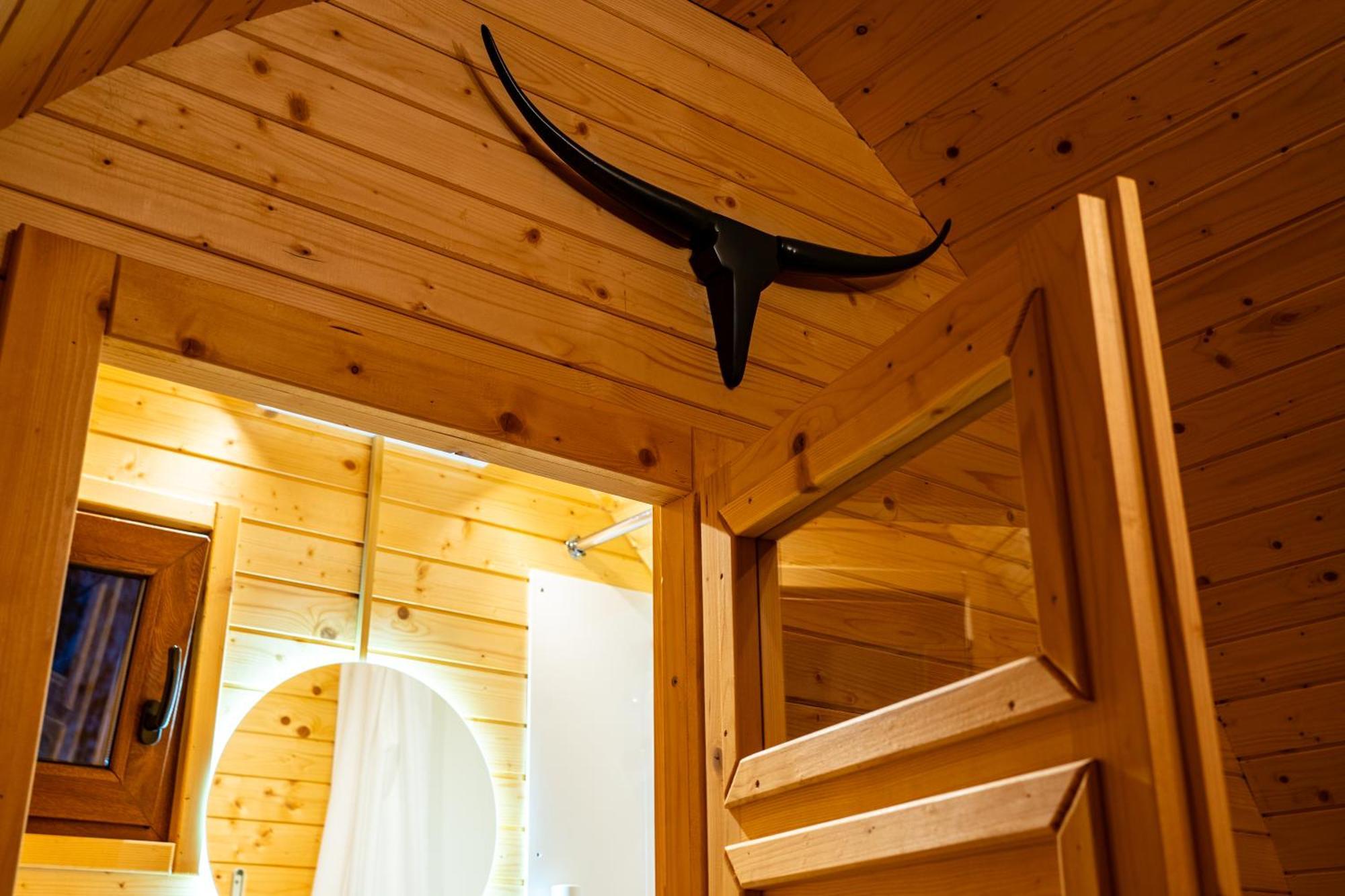 Glamp In Style Pods Resort Bran  Exterior photo