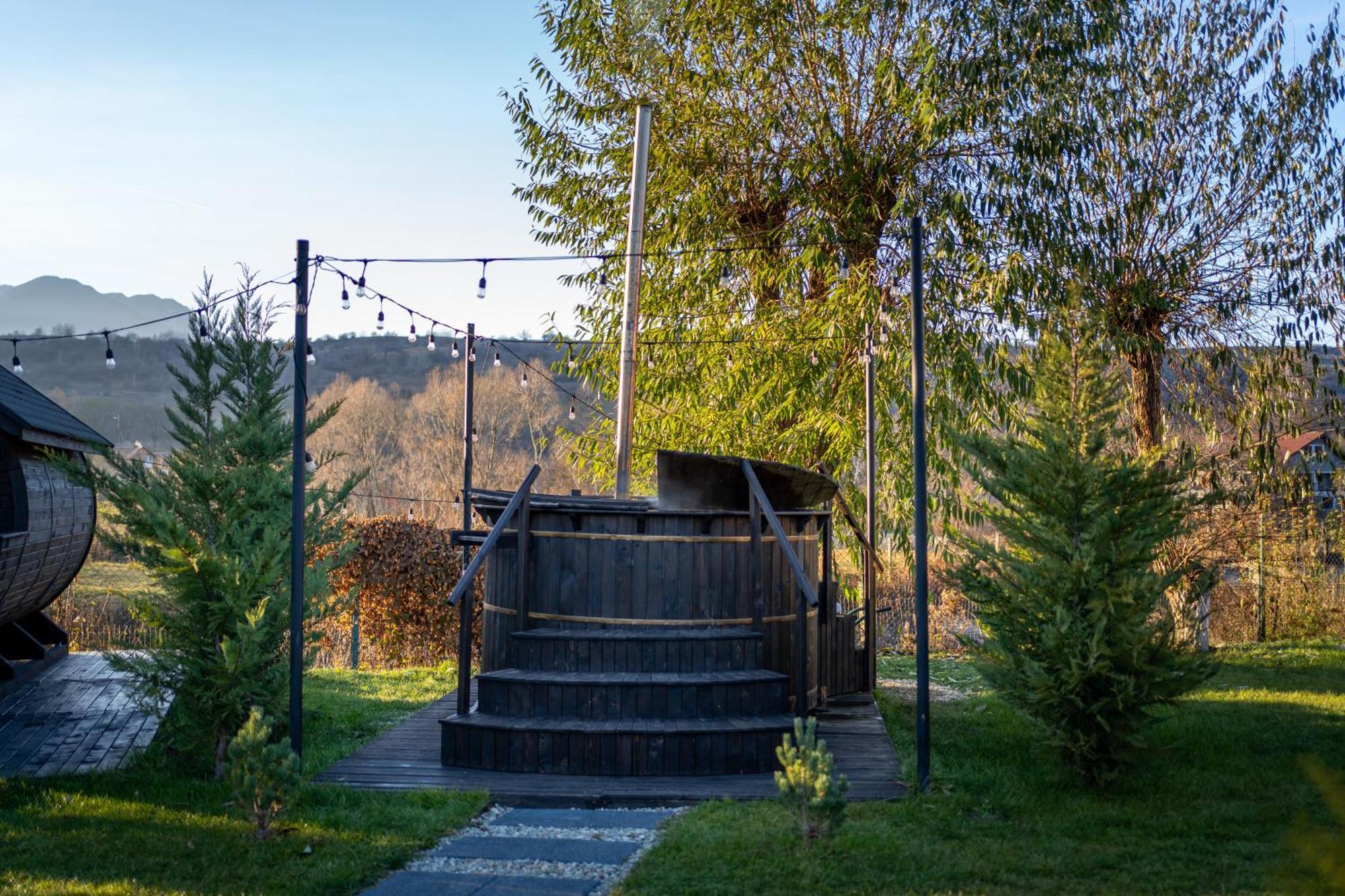Glamp In Style Pods Resort Bran  Exterior photo