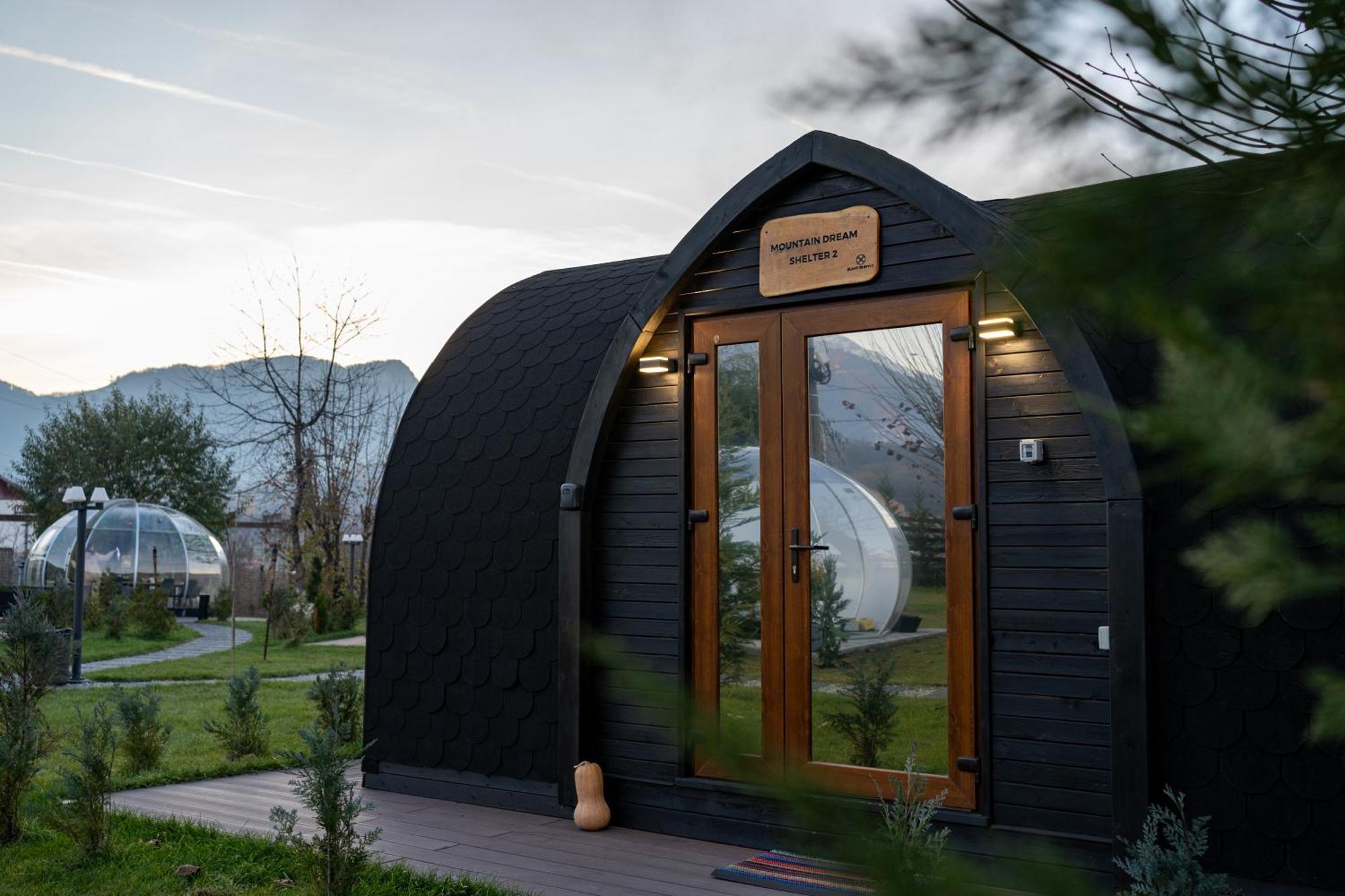 Glamp In Style Pods Resort Bran  Exterior photo