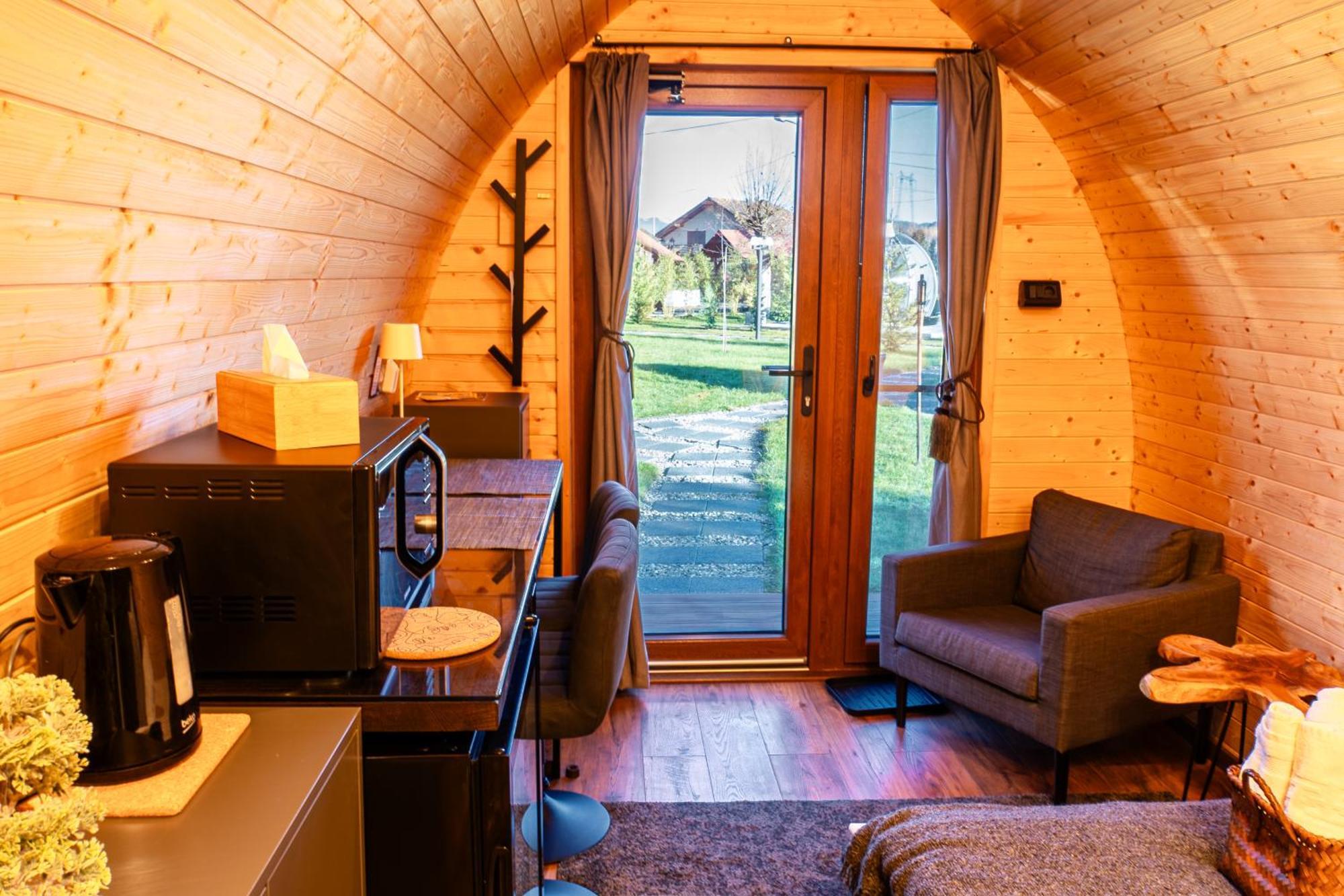 Glamp In Style Pods Resort Bran  Exterior photo