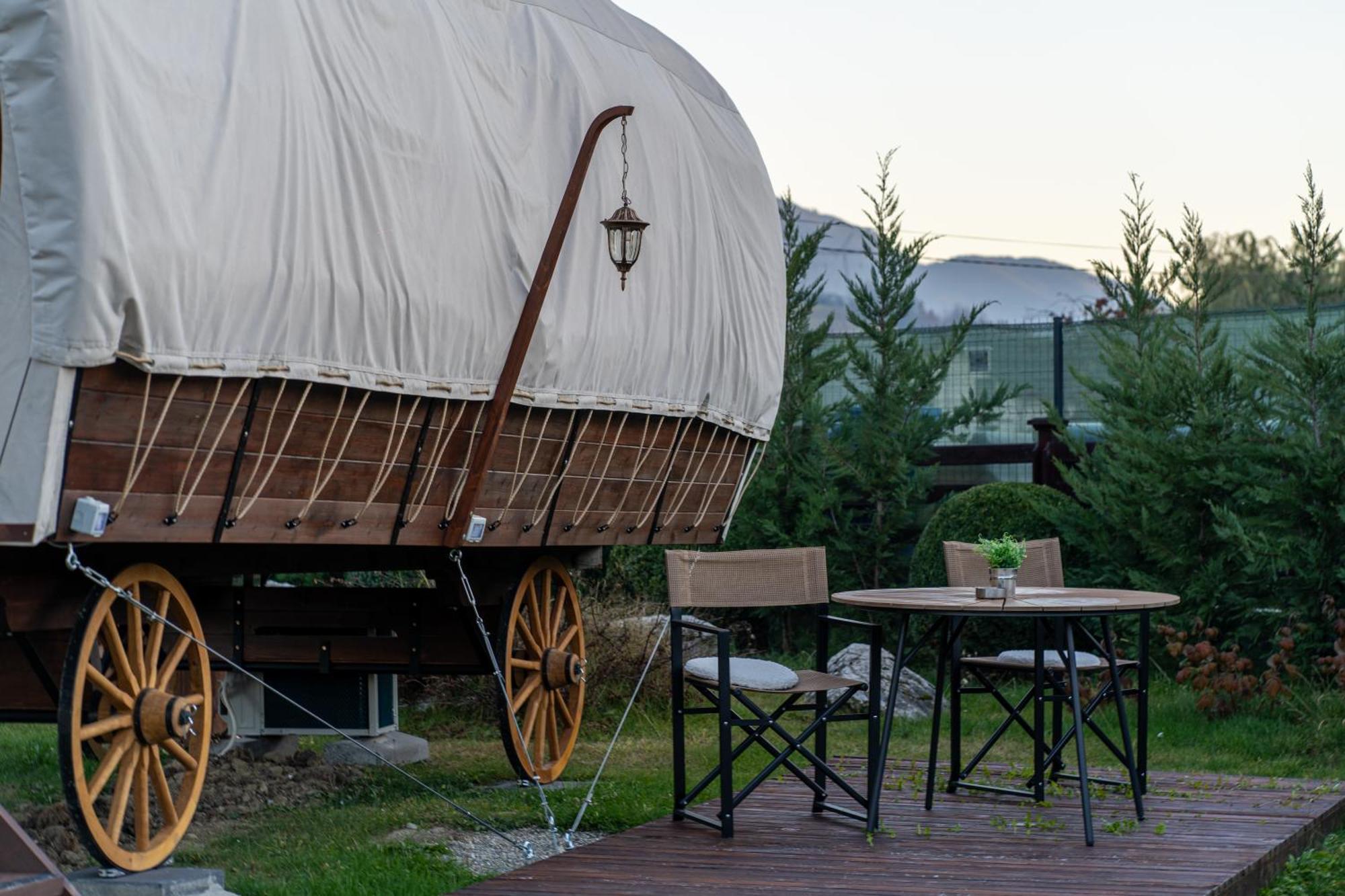 Glamp In Style Pods Resort Bran  Exterior photo