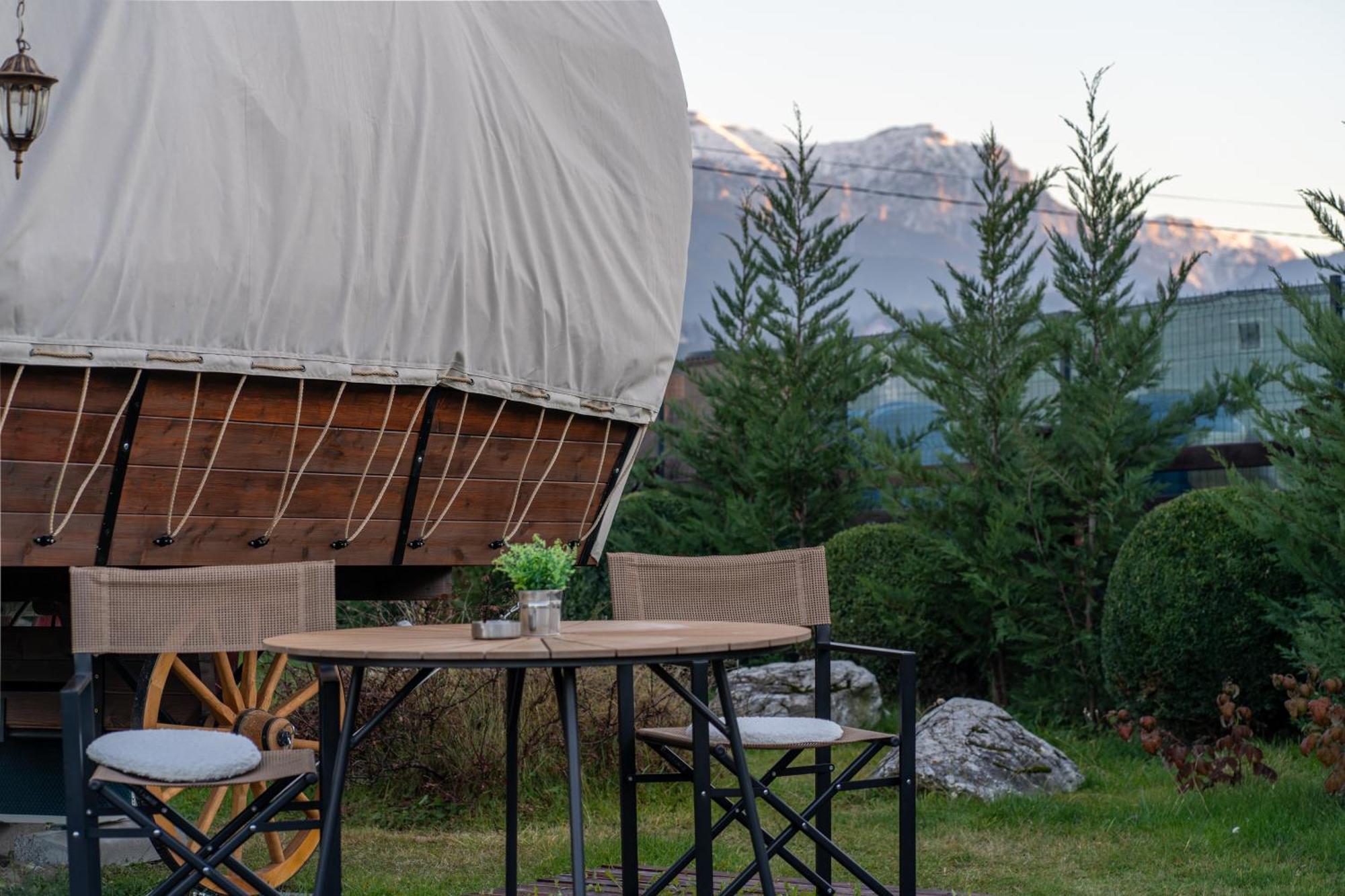 Glamp In Style Pods Resort Bran  Exterior photo