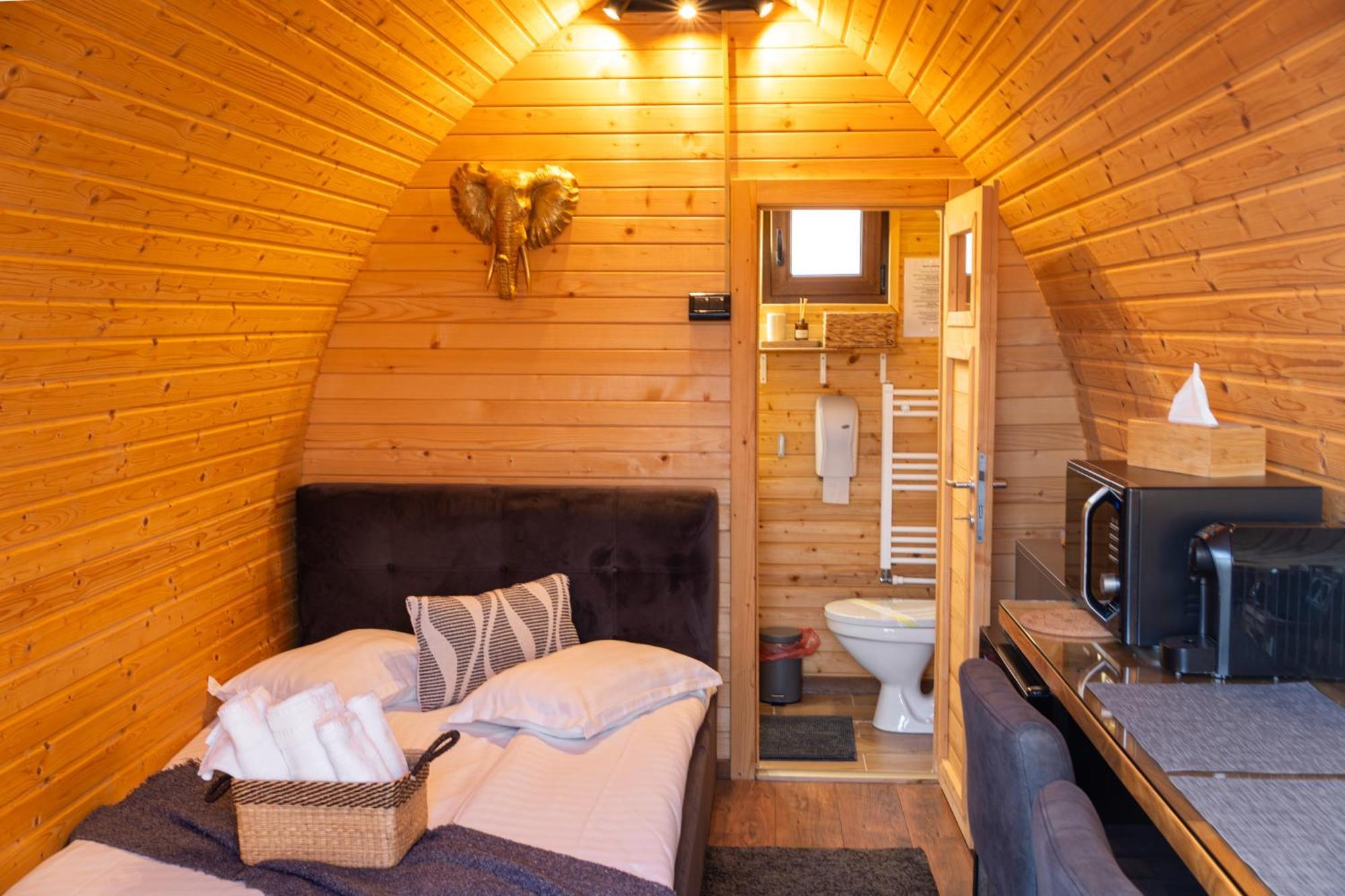 Glamp In Style Pods Resort Bran  Exterior photo