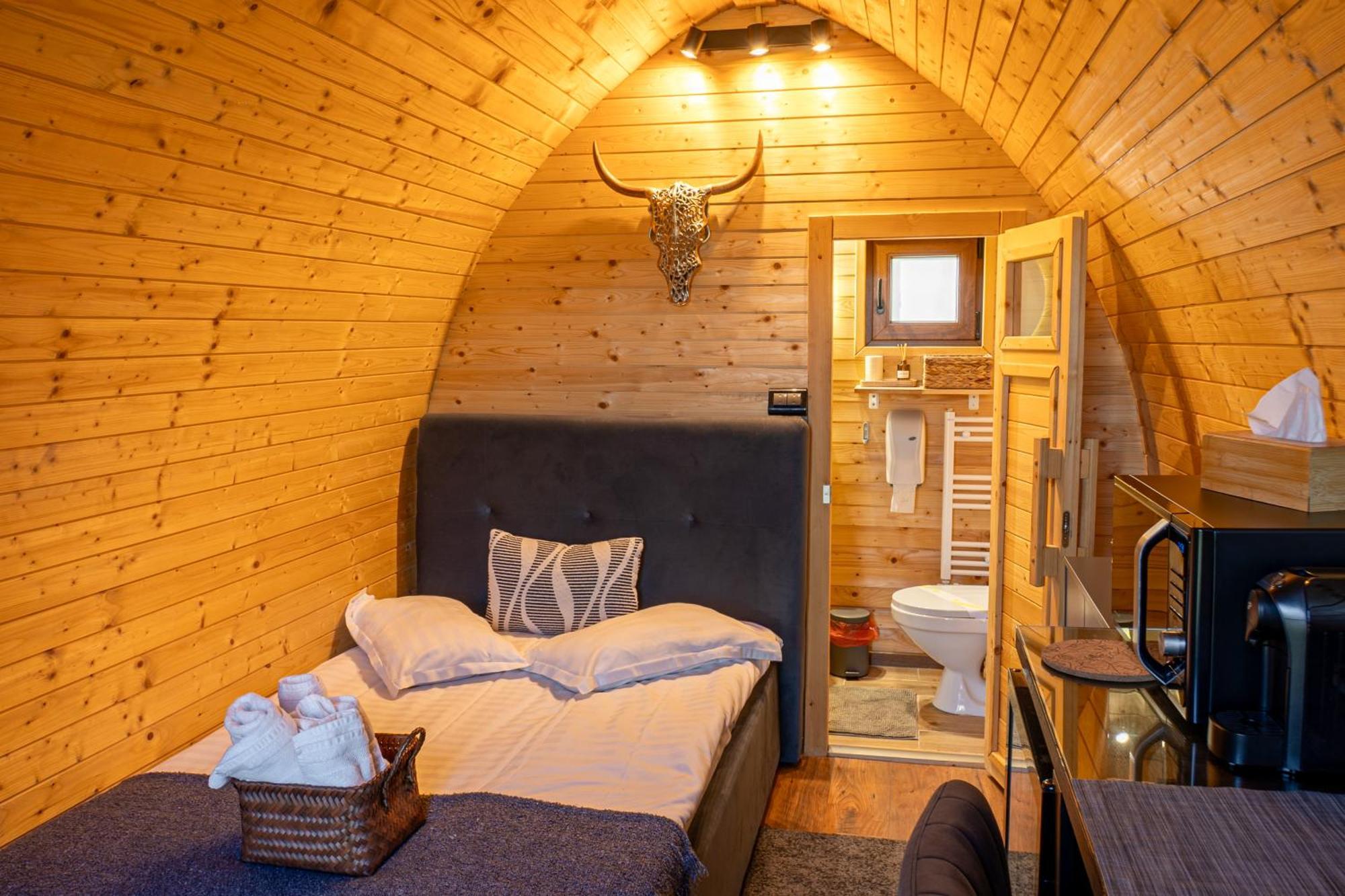 Glamp In Style Pods Resort Bran  Exterior photo